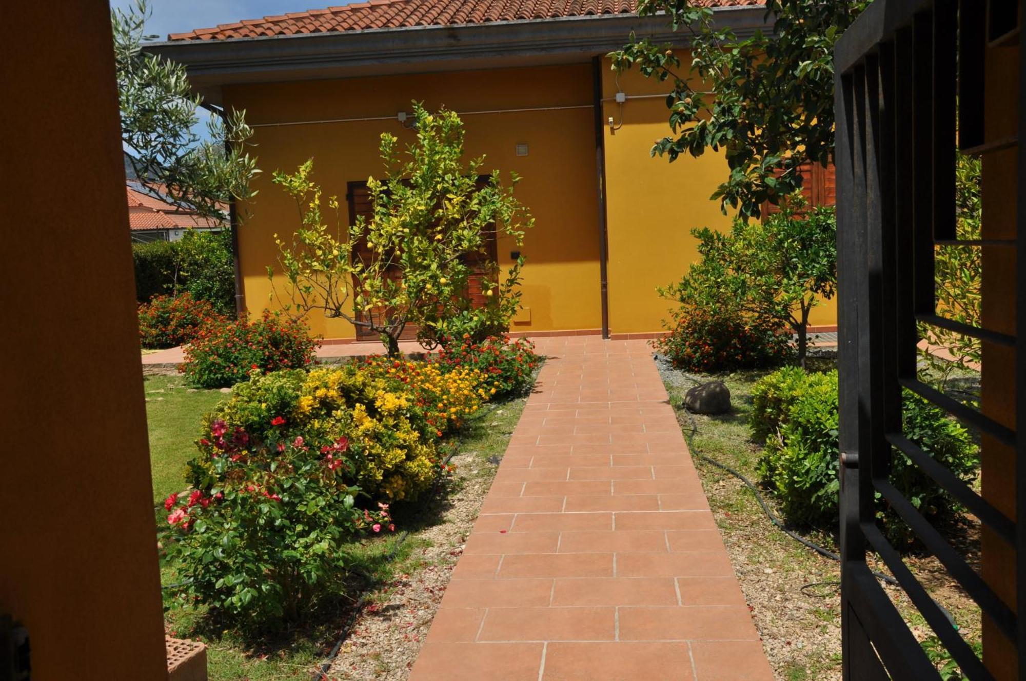 B&B Gassa D'Amante Capoterra Buitenkant foto